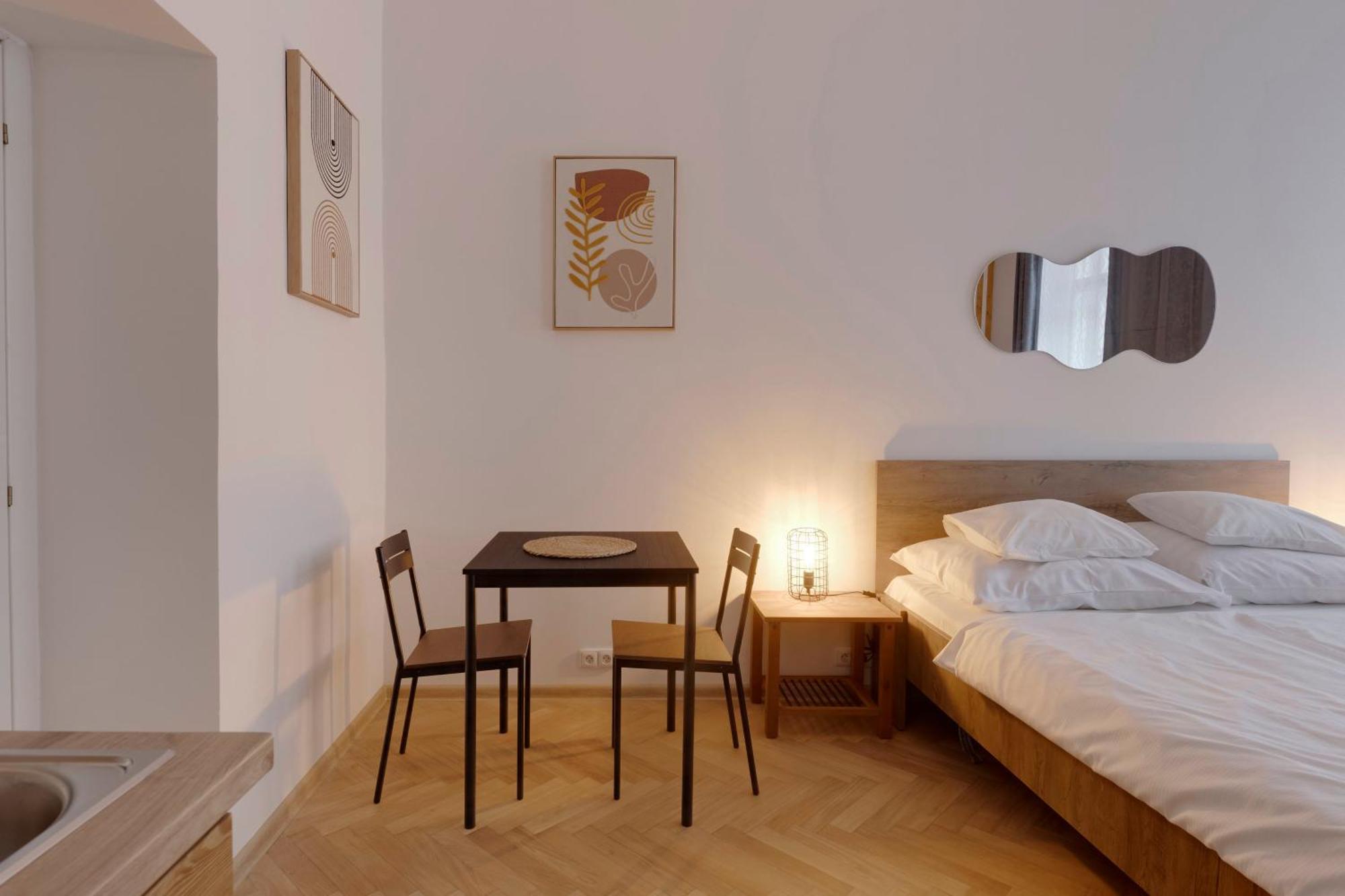 Vita Nejedleho Apartments, Prague